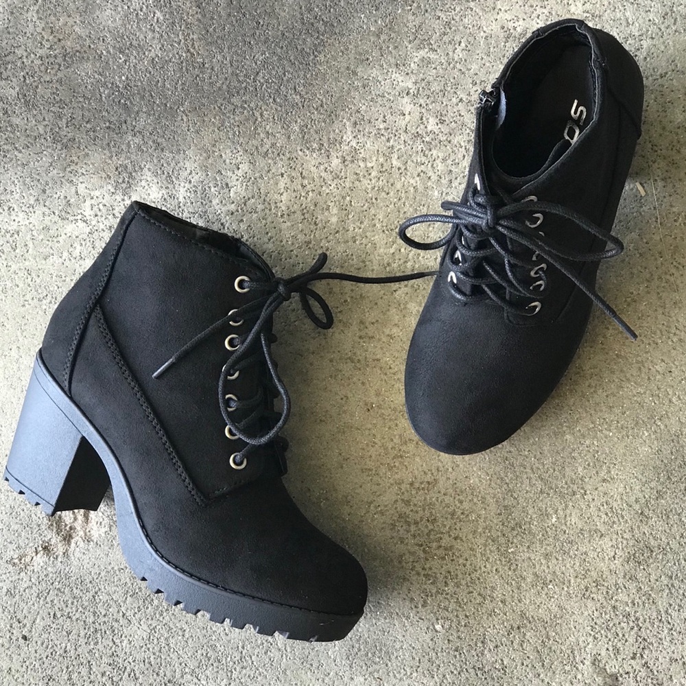Soda Black Military Lug Sole Heeled Combat Bootie - Picture 2 of 8